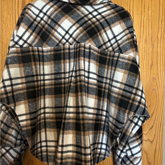 Cropped Shacket - Picture 2 of 3